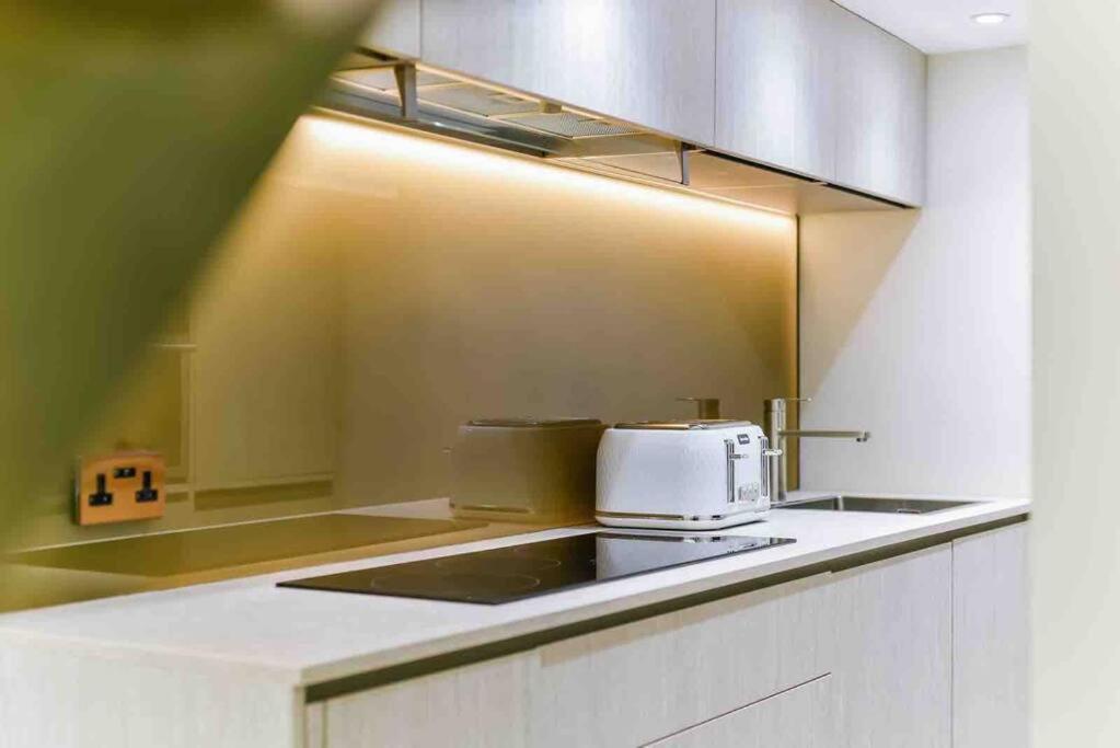 Luxury Modern Apartment Лондон Экстерьер фото